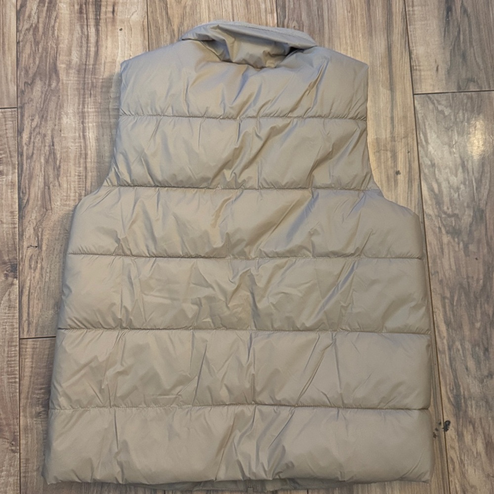 GAP Quilted Puffer Vest in Beige - Picture 4 of 4